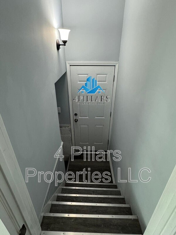Building Photo - 7435 Jackson Ave