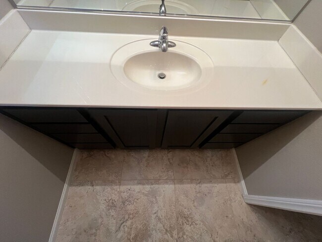 Building Photo - Located in the Southwest 3 Bed | 2.5 Bath | Loft | 2-Car Garage spacious backyard