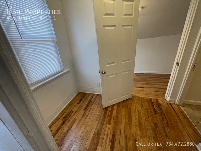 Building Photo - 417 Emmet St