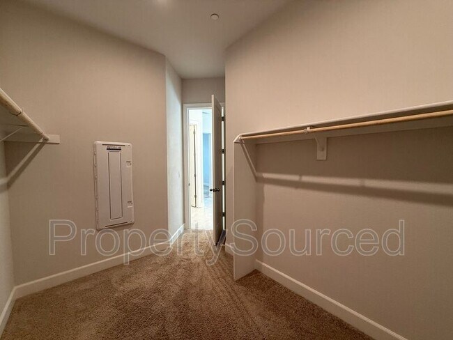 Building Photo - 614 Madrone St