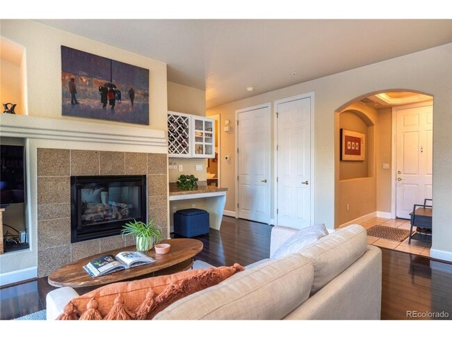 Building Photo - Beautiful 2 bedroom Condo in Uptown Area
