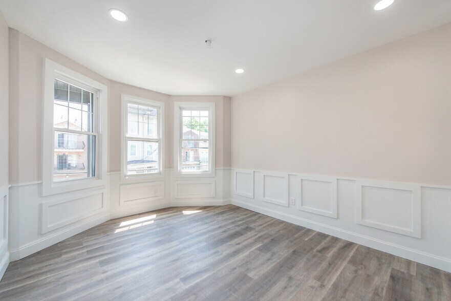 Building Photo - 181 S 11th St