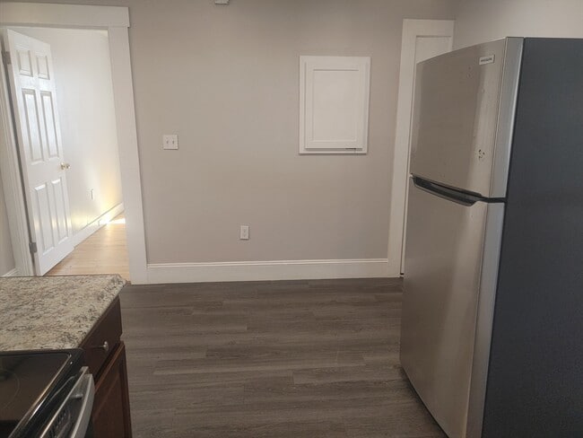 Building Photo - 16 Wall St