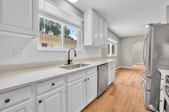 Building Photo - 4 bedrooms $1995