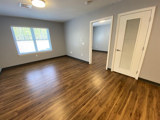 Building Photo - 52 E Ridge Dr