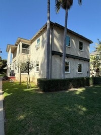 Building Photo - Toluca Lake Ave