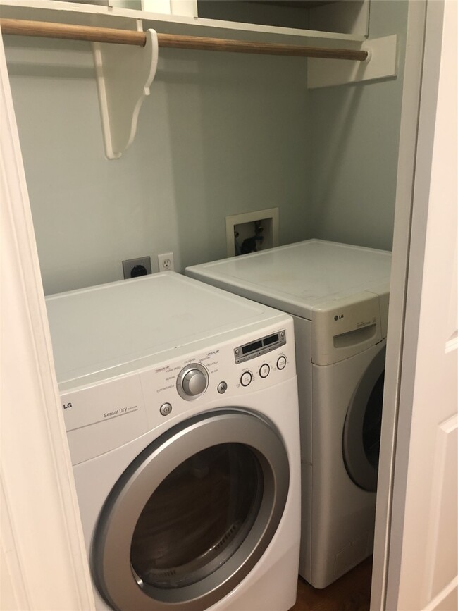 Building Photo - 1132 Oxford St