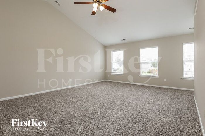 Building Photo - 571 English Oak Cir