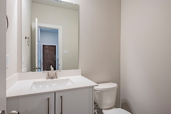 Building Photo - AVAILABLE NOW! GORGEOUS 4 BEDROOM DUPLEX LOCATED IN MIDLOTHIAN ISD!