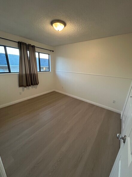 Building Photo - 205 Violet Ave