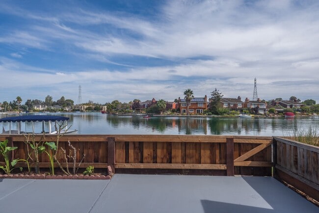 Building Photo - Harborside Waterfront 4 Bed/2.5 Bath Townhouse in Foster City