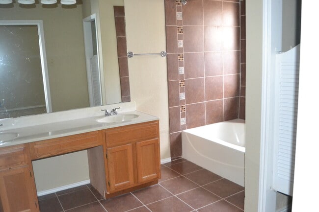 Building Photo - House in Arlington For Lease - Mansfield ISD.