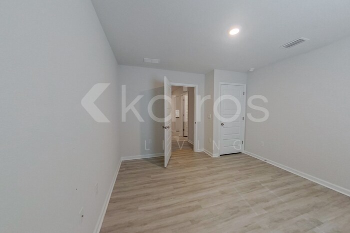 Building Photo - 123 Swallowtail Ln