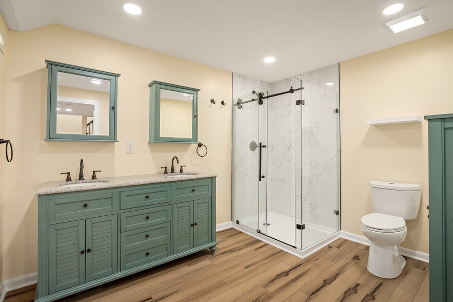 Building Photo - 2112 Sanborn Dr