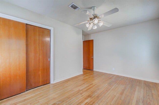 Building Photo - 6507 Heron Dr