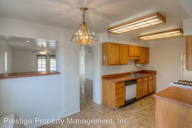 Building Photo - 4 br, 2 bath House - 4656 E 14th St