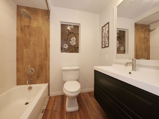 Building Photo - 18111 N Meadow Dr