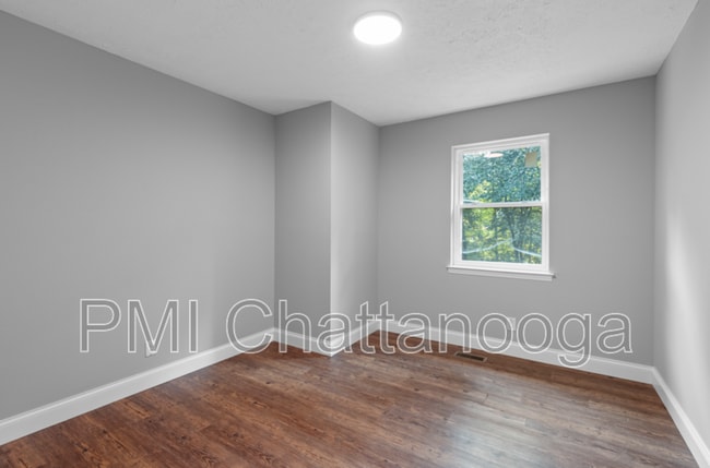 Building Photo - 876 Childress Hollow Rd