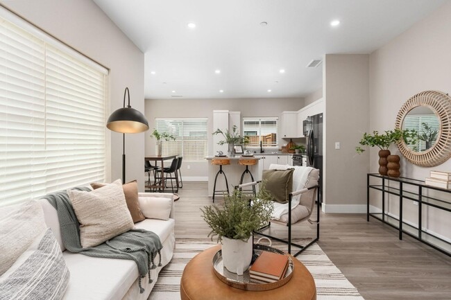 Building Photo - 2806 E Alluvial Ave