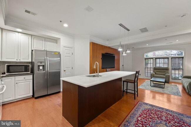 Building Photo - 589 Odendhal Ave