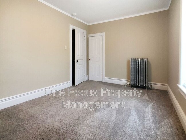 Building Photo - 132 Montour St N