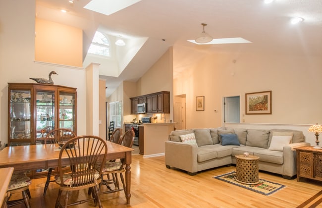 Building Photo - 4 Bedroom 3 Bathroom Home Furnished home