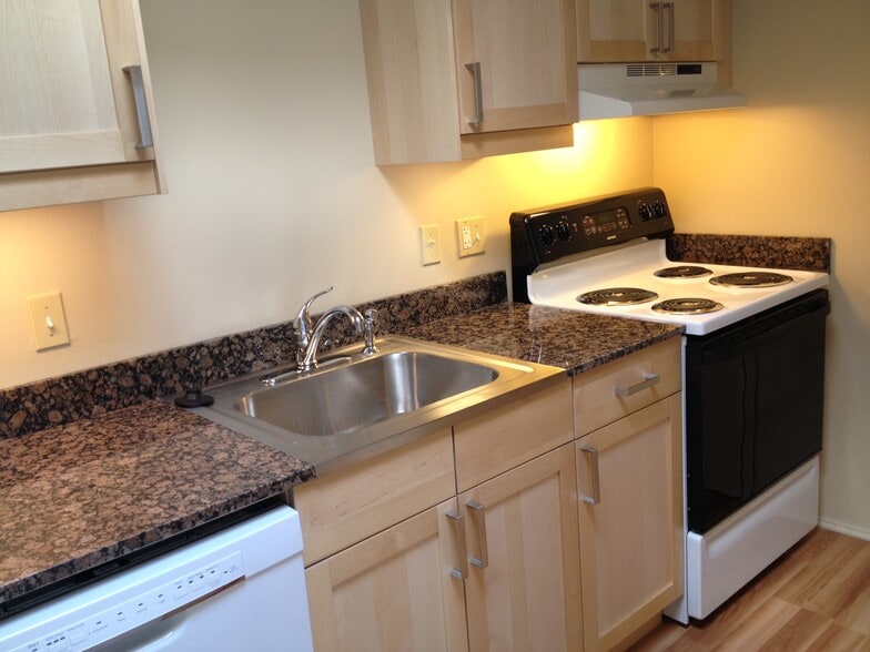 Building Photo - Camelot Apartments