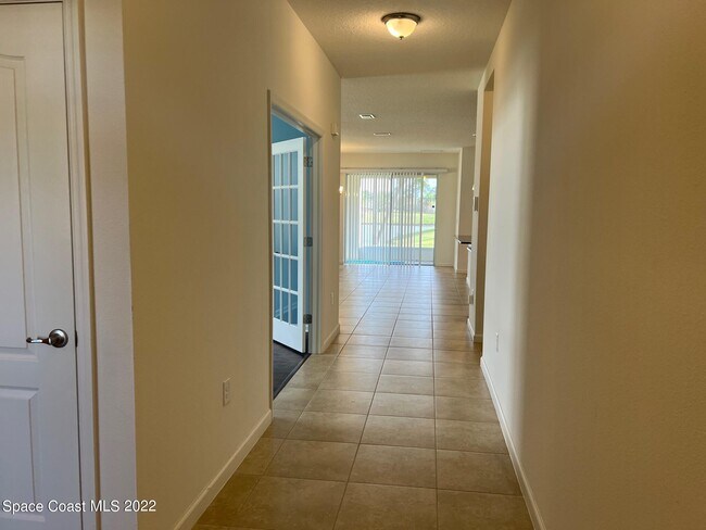 Building Photo - 728 Remington Green Dr SE