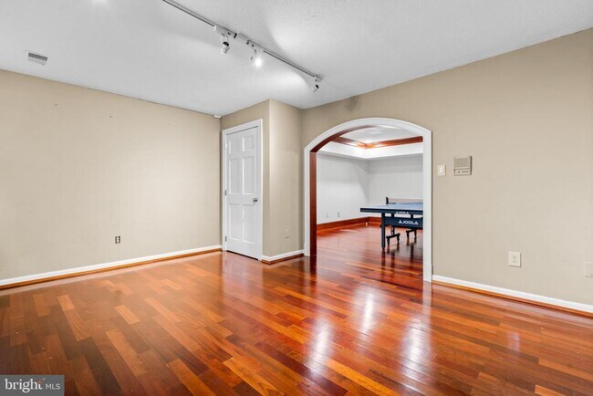 Building Photo - 1301 Daviswood Dr