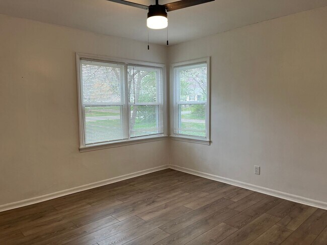 Building Photo - Beautiful Renovated 2 bedroom!