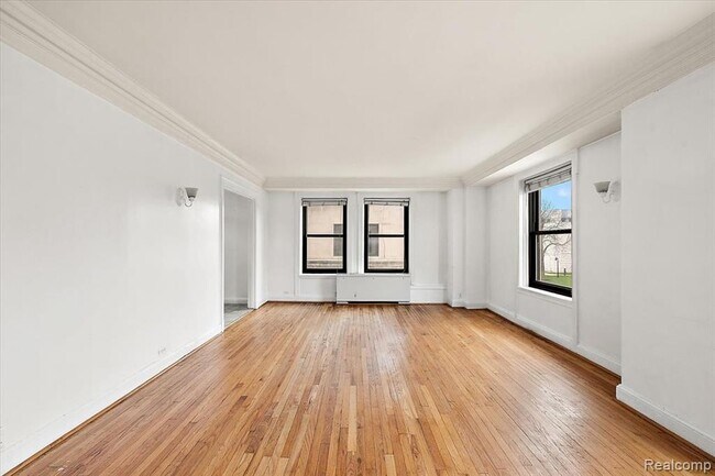 Building Photo - 15 E Kirby St