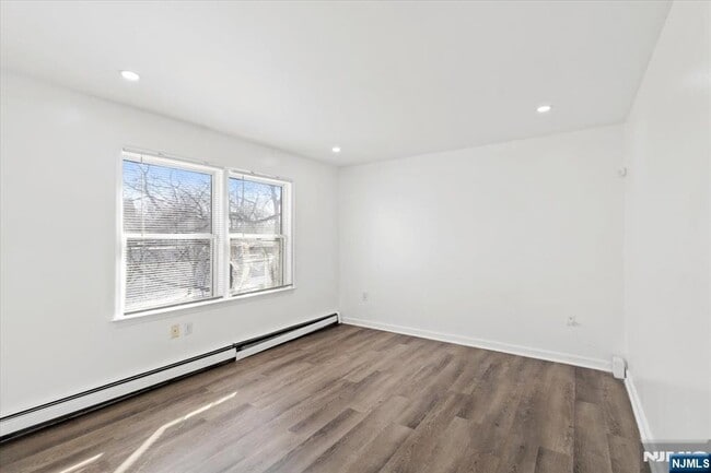 Building Photo - 17 Holsman St