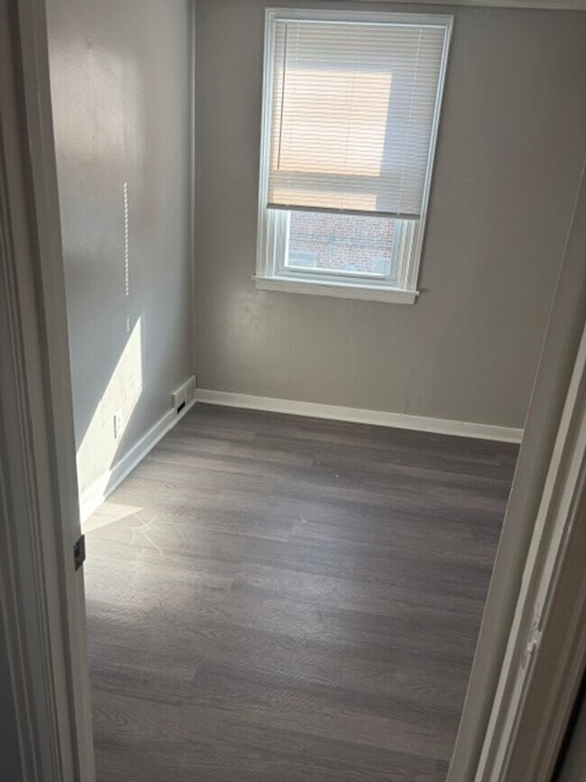 Building Photo - Gorgeous 3-Bedroom Townhome in Holmesburg! Available NOW!