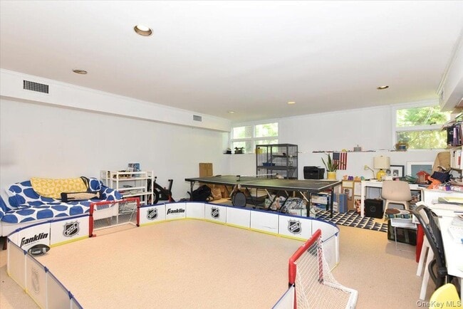 Building Photo - 3 Mill Pond Ln