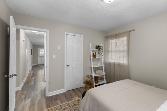 Building Photo - 109 Oak Grove Ave