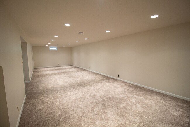 Building Photo - Beautiful 4 Bedroom House | 126th & Center