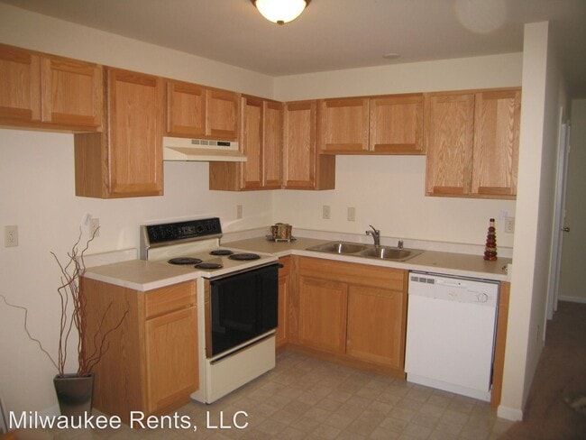 Building Photo - 3875 S Clement Ave