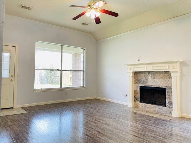 Building Photo - 20910 Medallion Pointe Dr