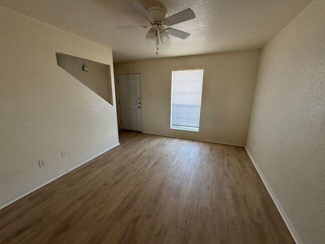 Building Photo - 3806 Gus Dr