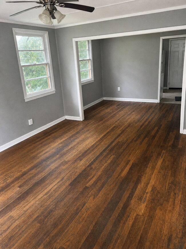 Building Photo - 3-Bedroom Home in the Desirable Broadmoor Area