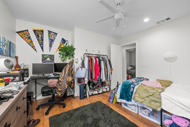 Building Photo - 5338 Hewlett Dr