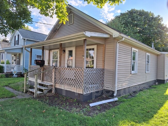 Building Photo - 114 S Cedar St