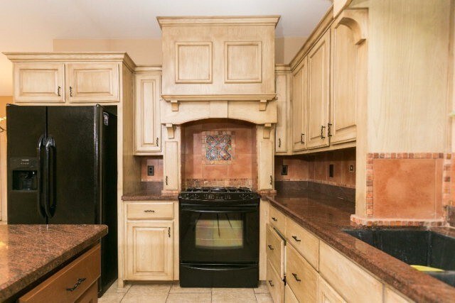 Building Photo - 4Bed/3.5Bath WITH A POOL Now available in Mcallen TX