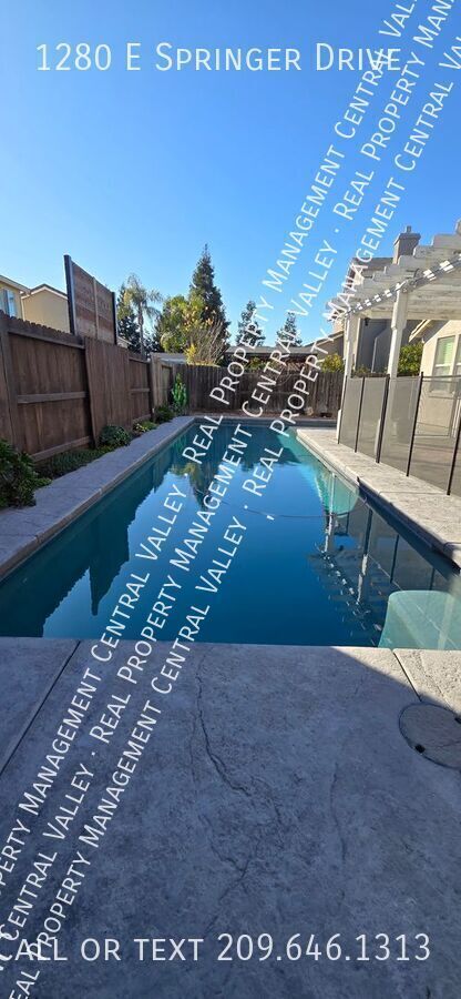 Building Photo - Turlock Gorgeous 3 Bedroom Home with "POOL"