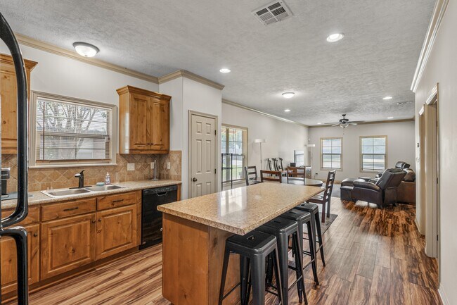 Building Photo - 403 Holleman Dr