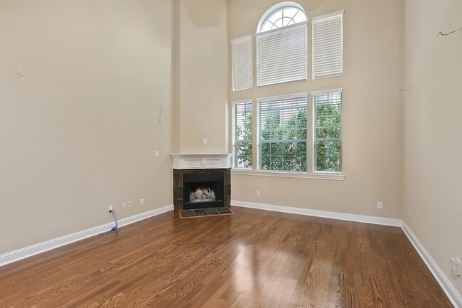 Building Photo - 5812 La Vista Dr