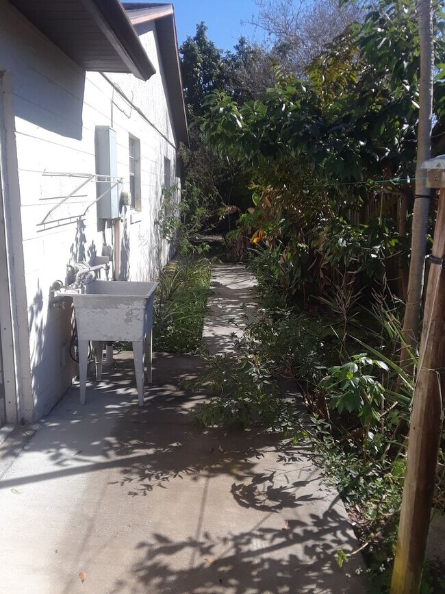 Building Photo - 1303 Candlewyck Dr