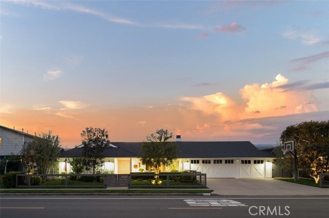 Building Photo - 1419 Santiago Dr