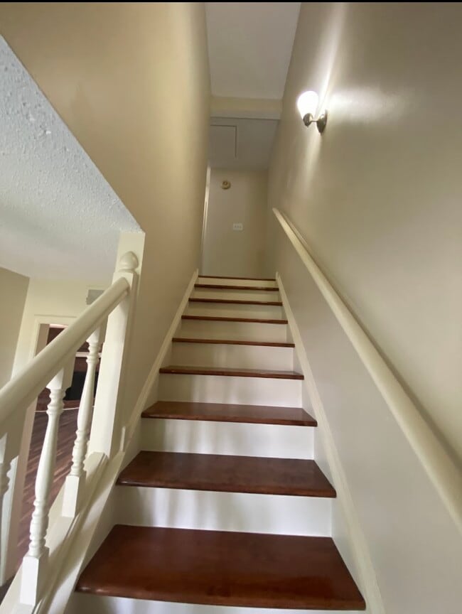 Building Photo - 5211 Kimbark Woods Dr