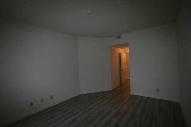 Building Photo - 3637 Clarington Ave